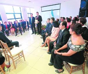 El listado final fue entregado ayer por el presidente de la Comisión, Rafael Bustillo, tras un largo y riguroso proceso de selección, al presidente del Poder Judicial, Rolando Argueta (Foto: Johny Magallanes/ El Heraldo Honduras/ Noticias de Honduras)