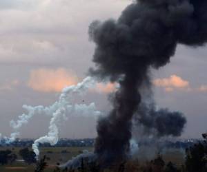 Un portavoz del Majless Muyahidin Derna, que controla la ciudad, declaró en las redes sociales que se habían producido ocho bombardeos aéreos contra, según él, sitios de civiles únicamente. Foto: RTV.es.