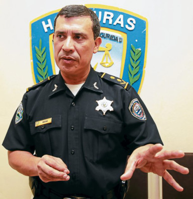 Policías separados pueden utilizar armas de reglamento