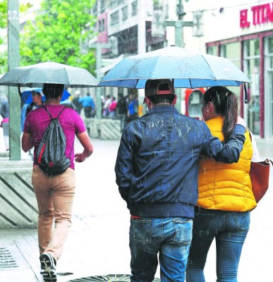 Onda tropical provocará fuertes lluvias este domingo en Honduras