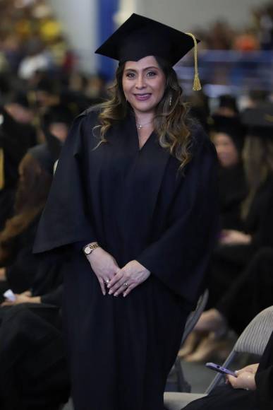 UNAH gradúa a 1,548 nuevos profesionales