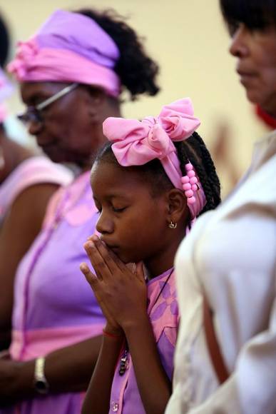 Comunidad garífuna derrocha fervor y devoción al visitar a la Virgen de Suyapa