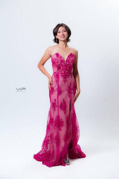 Seis hermosas jovencitas compiten por el título de Reina de Fericat 2023