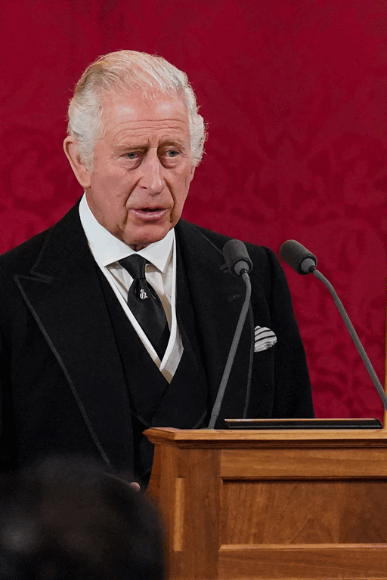 Rodeado de los más poderosos de Reino Unido, así fue la proclamación del Rey Carlos III