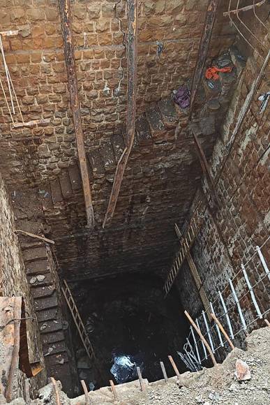 Colapso del piso de un templo en India deja 36 muertos