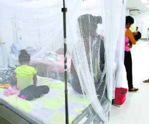 La mayoría de los menores llegan con altos cuadros de fiebre y prolongados episodios de alergia o rash.