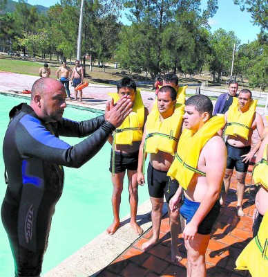 Honduras prepara 700 marinos al mundo