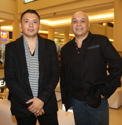 Exquisito coctel y brindis de lanzamiento