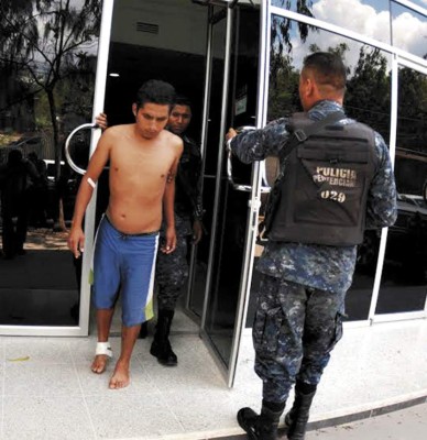 Mara 18 lanza explosivos y dispara a sus rivales en la PN