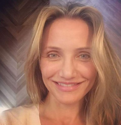 Exfoliarse con arena para gatos y odiar los espejos: los hábitos más extraños de los famosos (FOTOS)