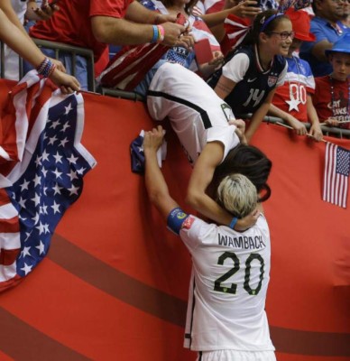 Los besos más recordados en el fútbol