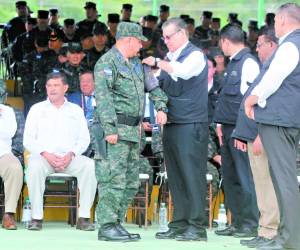 La ceremonia de traspaso de mando del Ejecutivo al TSE se realizó en el Campo de Parada Marte.