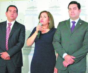 Antonio Rivera Callejas, Gladis Aurora López y Juan Diego Zelaya representaron al PN en la primera reunión en el Congreso Nacional.