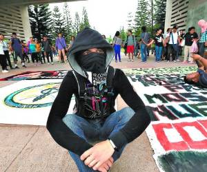 Los miembros del MEU se tomaron las instalaciones del alma máter ayer durante dos horas.