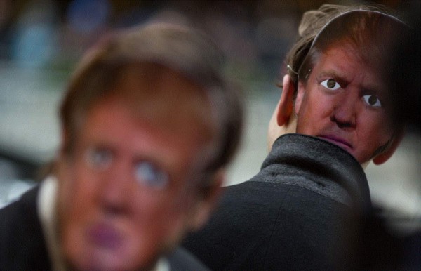 Organizado cada año y ya en su 32ª edición, el desfile que tradicionalmente se burla de figuras públicas -el año pasado el elegido fue el líder norcoreano Kim Jong-un- fue este sábado muy frío pequeño pero colorido.