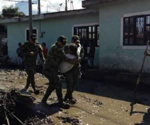 La gente solo gritaba '¡Se salió el río!, ¡se salió el río!. Todo estaba lleno de fango y se veía a los animales corriendo', relató Conrado Montoya, un periodista de Corinto de 64 años.