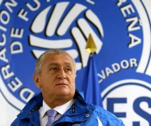 El técnico de la selección de fútbol de El Salvador, el colombiano Eduardo Lara, ante la negativa de la liga local en prestar jugadores, llamó este sábado a los que militan en el extranjero.