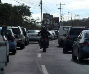 El tráfico se reporta con mayor intensidad en la mañana, las filas de vehículos se registran desde las 7:00 a 9:00 de la mañana. Foto: Jonhy Magallanes/EL HERALDO.