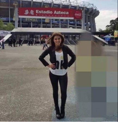 Joven pide que le ayuden con Photoshop a borrar una persona de su foto