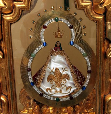 El fino guardarropa de la Patrona de Honduras