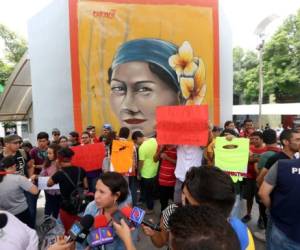 En las últimas horas los universitarios se manifestaron en la plaza central de Tegucigalpa.