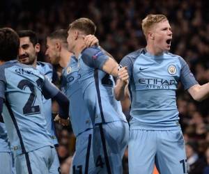 Los jugadores del Manchester City celebran la segunda anotación ante el Barcelona (Foto: Agencia AFP)