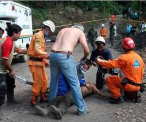 This photo taken on January 20, 2021 shows members of a rescue team working at the site of a gold mine explosion where 22 miners are trapped underground in Qixia, in eastern China's Shandong province. (Photo by STR / various sources / AFP) / China OUT