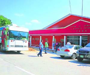 Decenas de hondureños fueron retornados ayer por vía terrestre desde México.