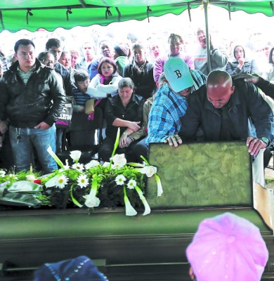 Familiares y amigos dan último adiós a 'El Socio”