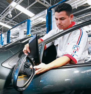 ¿Cómo cambiar un retrovisor?