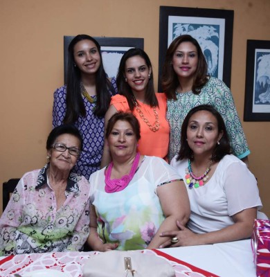 Detalles prenupciales para María Fernanda Casasola