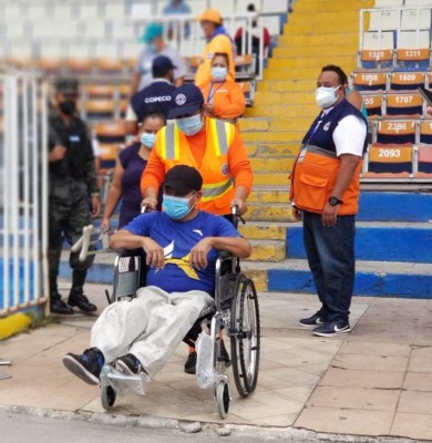 Las imágenes que dejó el primer día del 'Vacunatón' a mayores de 30 años en la capital