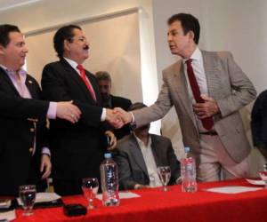 El 25 de mayo los dirigentes de la Alianza opositora llegaron al TSE a notificar el acuerdo político.