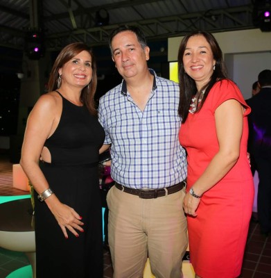 Disfrutan una noche con sabor a moda, arte y café