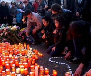 Dos guitarristas del grupo murieron al día siguiente del incendio y otros dos miembros de la banda siguen hospitalizados en estado grave.