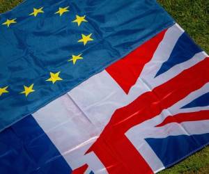 La histórica decisión del Reino Unido de dejar la Unión Europea causó conmoción en los mercados globales ayer haciendo caer los precios de las acciones y las monedas, foto: AFP.