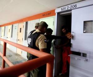 El pasado 21 de septiembre, el gobierno trasladó a esa cárcel a 37 miembros de pandillas considerados de alta peligrosidad desde la Penitenciaría Nacional (PN) de la capital.