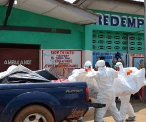 Médicos Sin Fronteras (MSF), que cuenta con 3.000 profesionales y unos 3.300 pacientes, pidió que la ayuda internacional se centre más en el envío de personal sanitario, antes que en fondos.