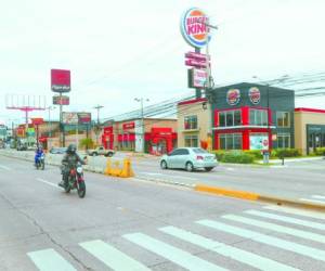 Los restaurantes de comidas rápidas volvieron a cerrar sus puertas hasta nuevo aviso de Sinager. Foto: Efraín Salgado / EL HERALDO.