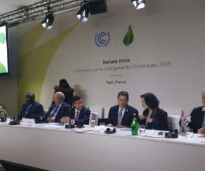 El presidente de Honduras en el foro auspiciado por el BID.