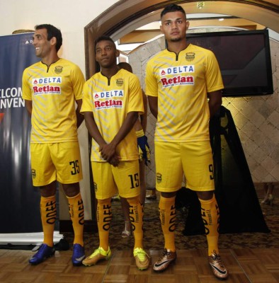 Equipos hondureños presentaron su nueva piel