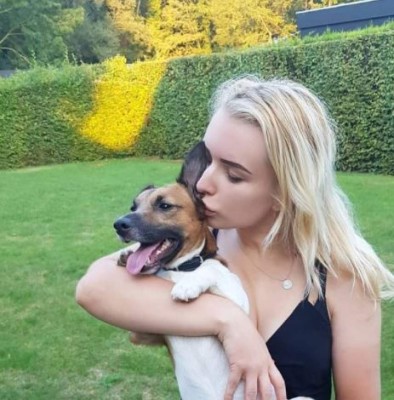 Así es Tara Gins, la exciclista rechazada por un equipo por su carrera de modelaje