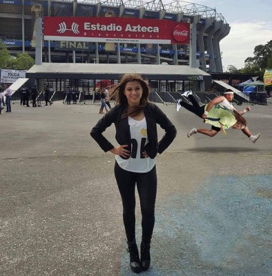 Joven pide que le ayuden con Photoshop a borrar una persona de su foto