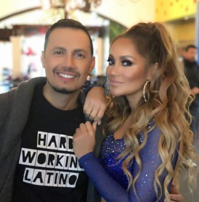 Jennifer López impacta al posar junto a su doble Connie Peña