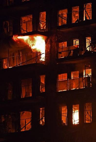El infierno desatado en edificio de apartamentos en Valencia, España