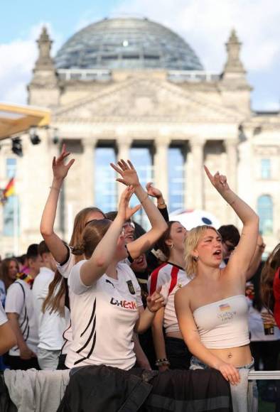 ¡Bellezas! Las hermosas modelos que han visitado los estadios de Alemania en la Eurocopa