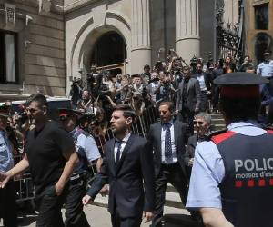 El astro argentino y su padre difícilmente ingresarán en prisión al ser penas inferiores a dos años (Foto AP).
