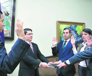 El ministro de la Presidencia, Reinaldo Sánchez, en la juramentación de Erasmo Padilla, Ivette Velásquez y Elis Figueroa.