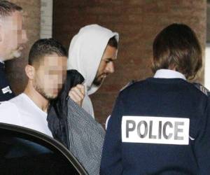 Karim Benzema salió por una puerta trasera del tribunal de Versalles.