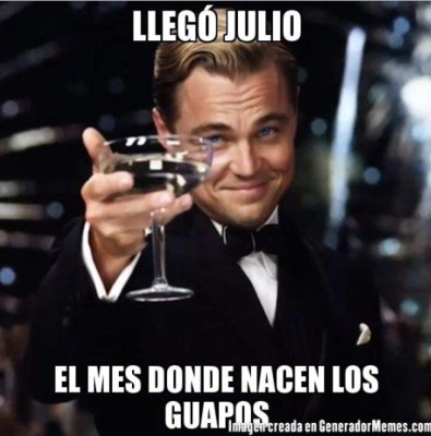 Como de costumbre, Julio Iglesias es víctima de graciosos memes durante este mes